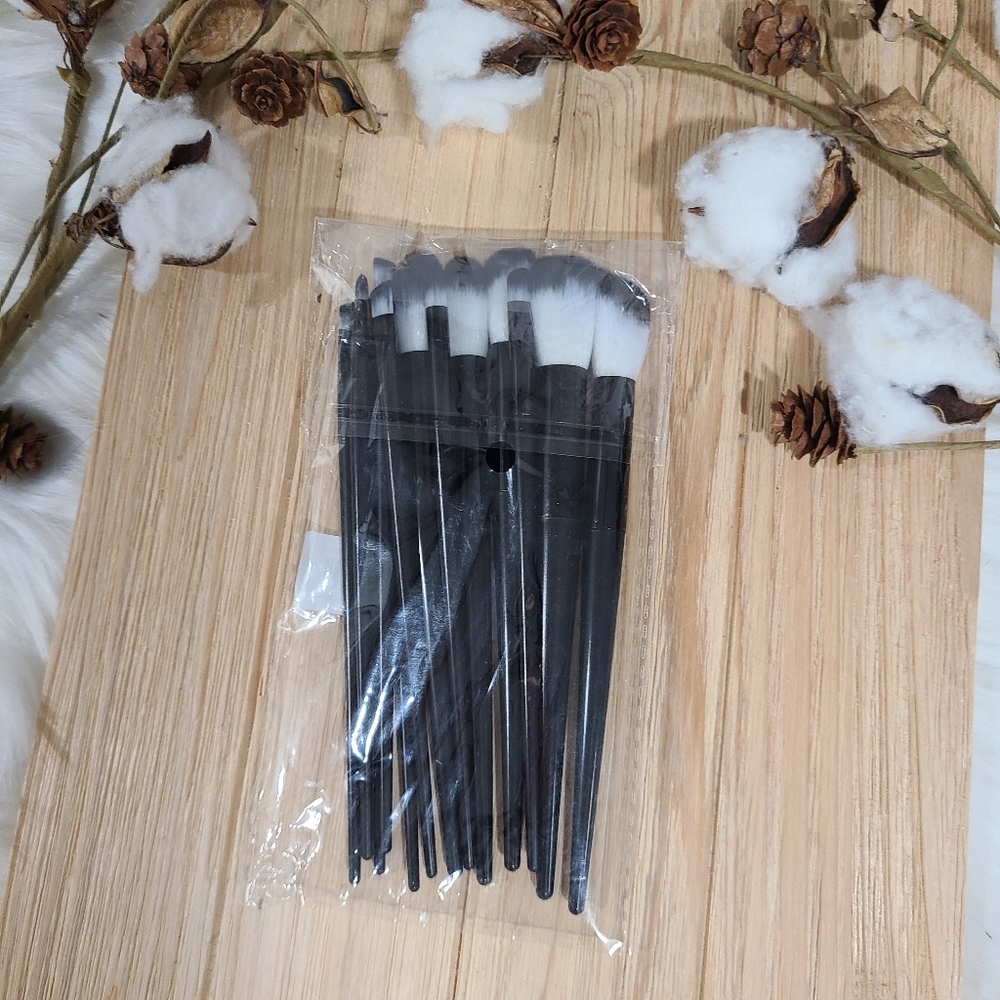 🎉🎉HOST PICK🎉🎉NEW🎉🎉 13PC BLACK AND WHITE Soft and Fluffy Makeup Brush Set - Picture 15 of 15